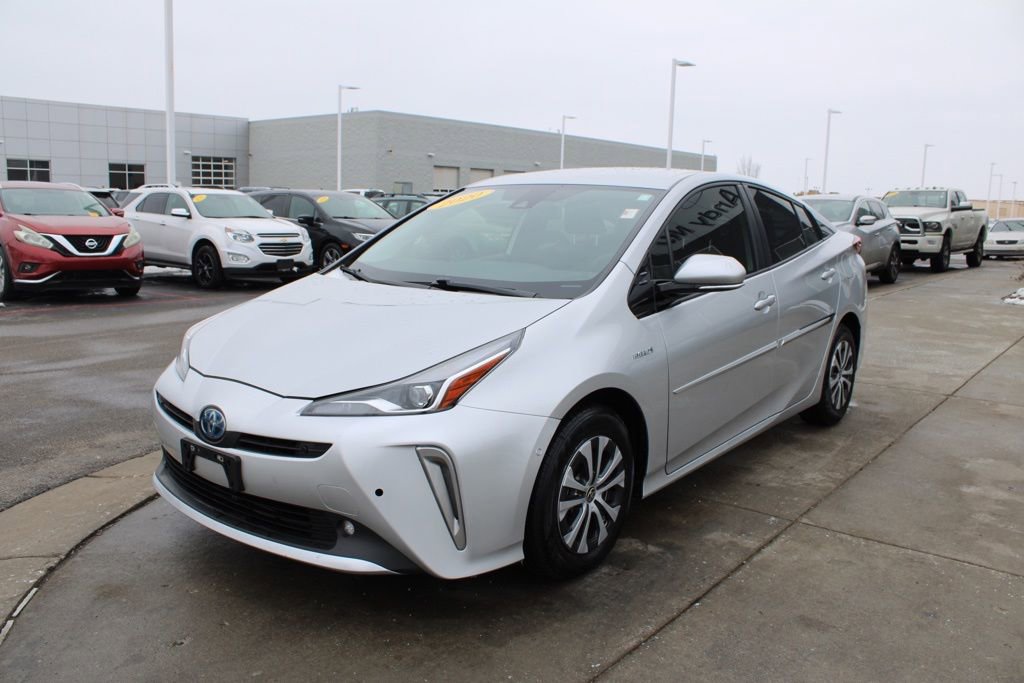 Used 2020 Toyota Prius LE image 3