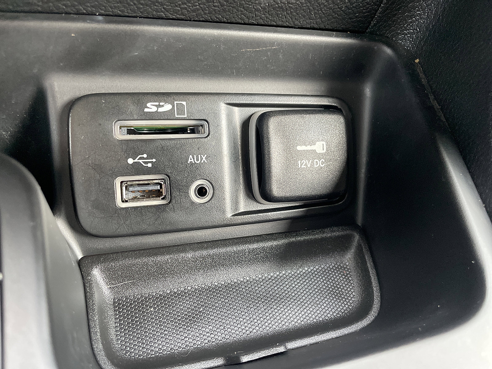 Used 2017 Jeep Cherokee Limited image 55