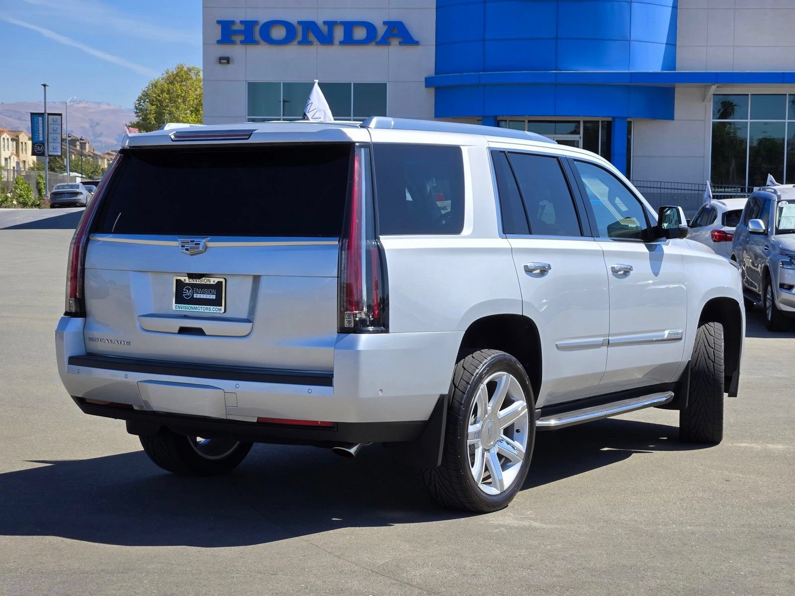 Used 2020 Cadillac Escalade Luxury RWD image 7