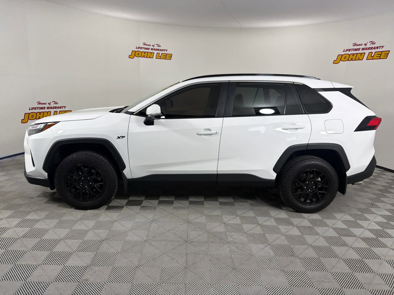 Used 2024 Toyota RAV4 XLE w/ Convenience Package FWD image 2