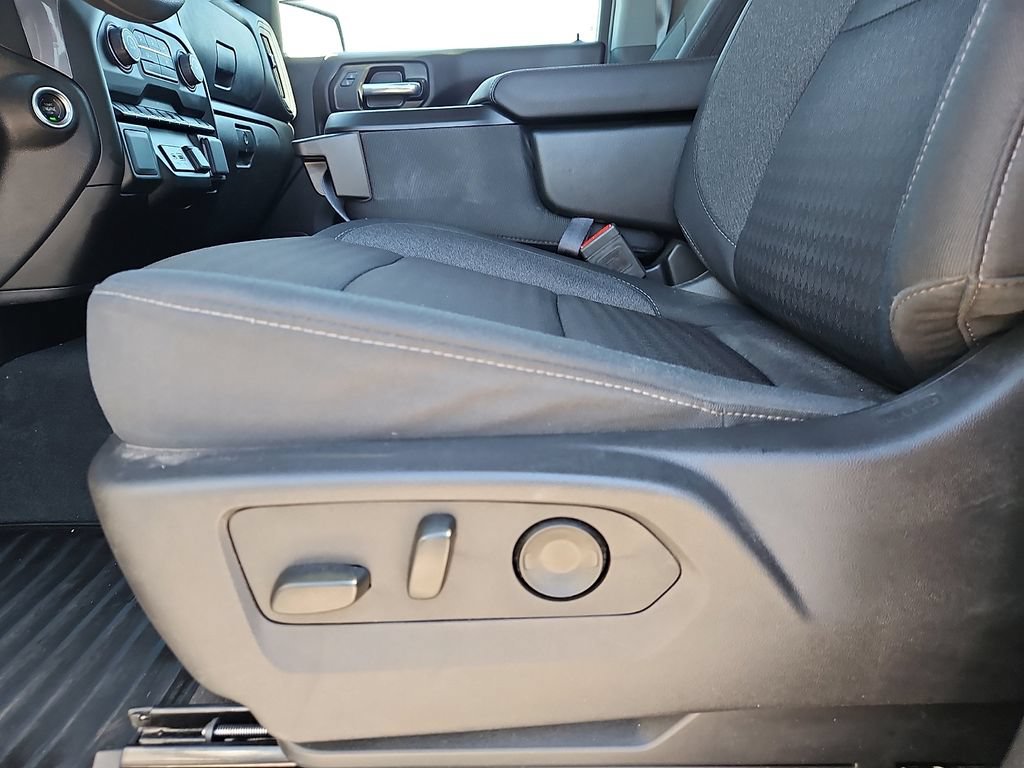 Used 2025 Chevrolet Silverado 1500 Custom Trail Boss w/ Turbomax Blackout Package AWD/4WD image 14