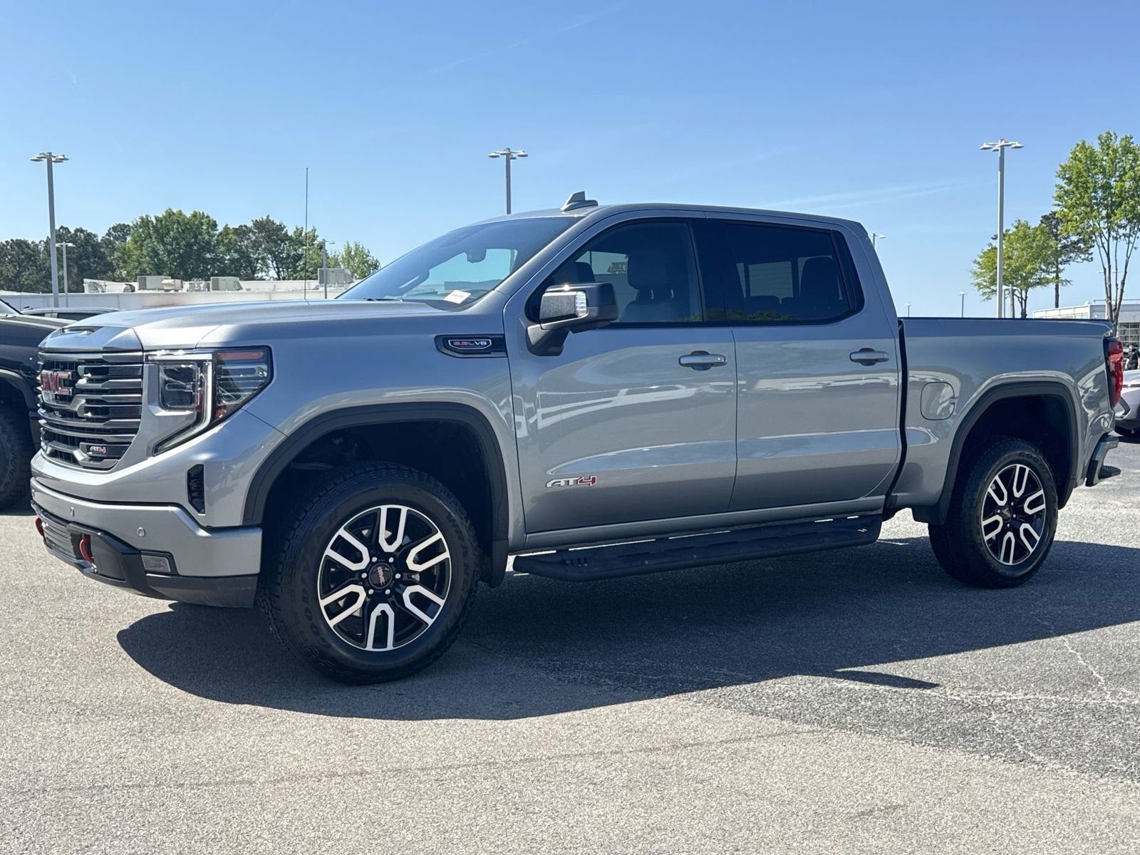 Used 2024 GMC Sierra 1500 AT4 w/ Technology Package image 5