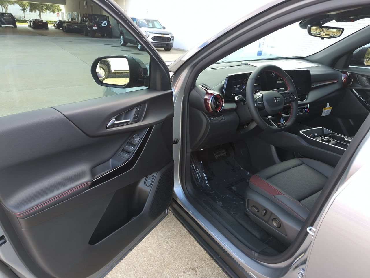 New 2027 Chevrolet Equinox RS w/ Safety and Technology Package FWD image 7
