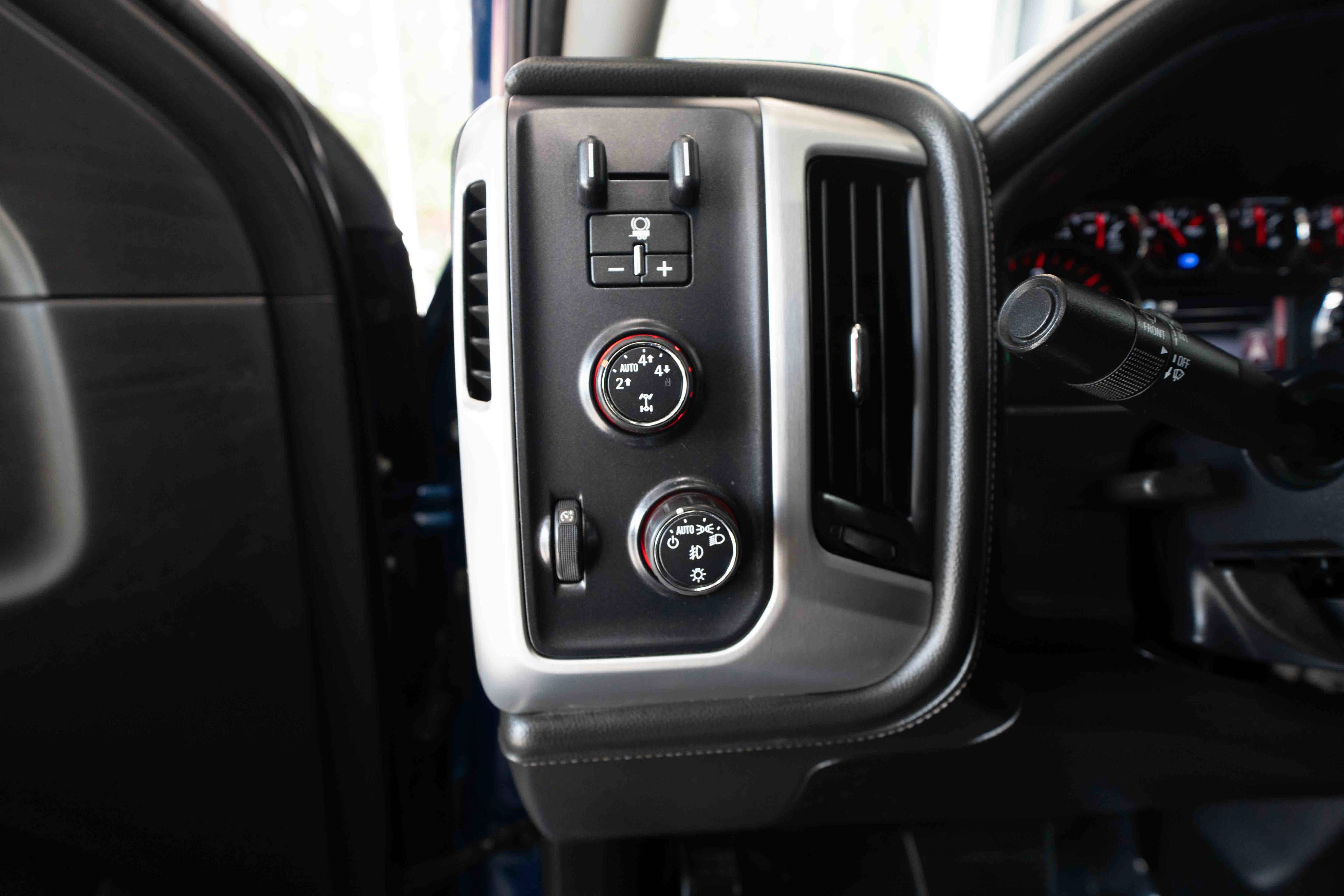 Used 2015 GMC Sierra 1500 SLE w/ SLE Value Package AWD/4WD image 11