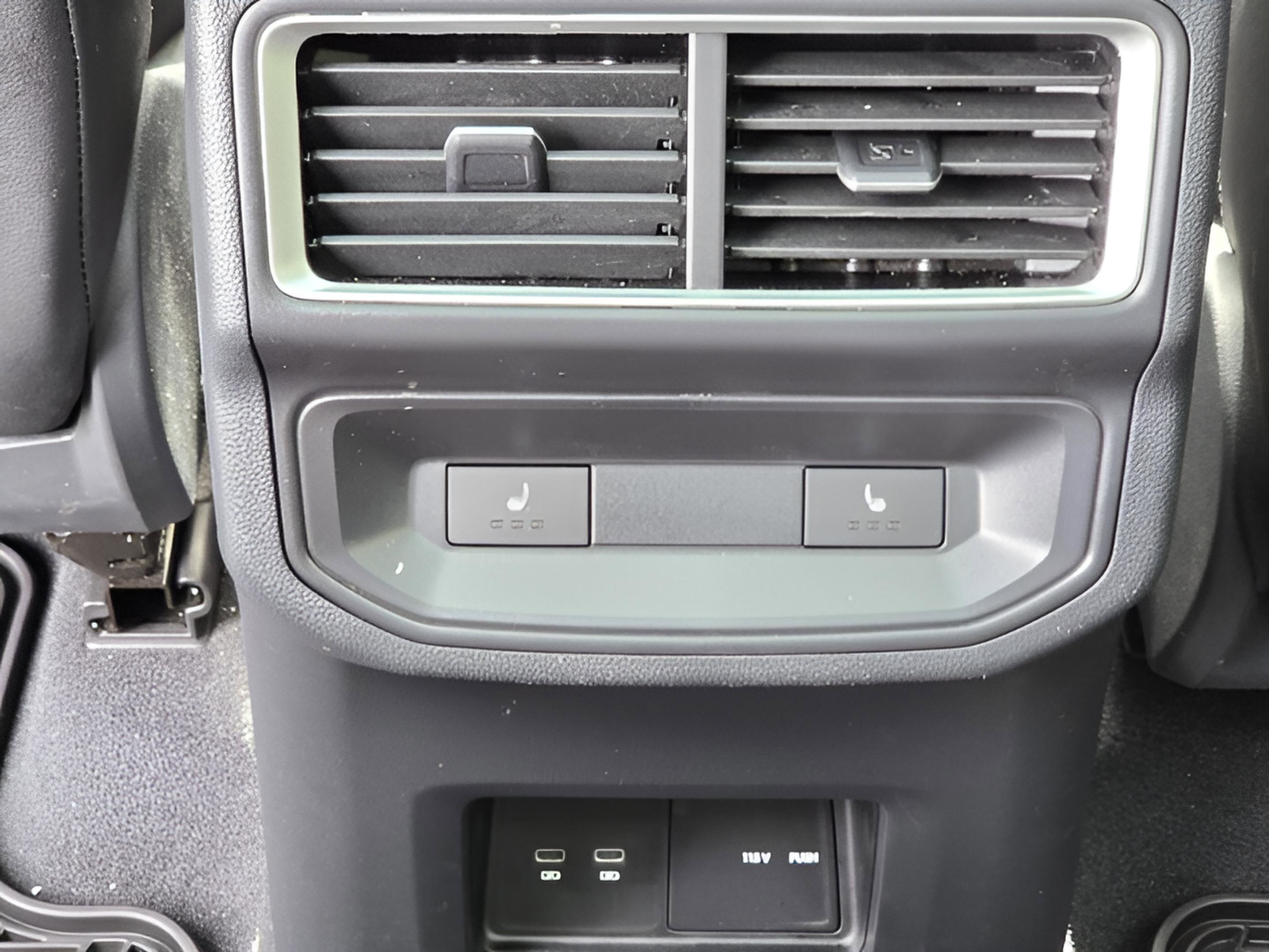 Certified 2025 Volkswagen Atlas Cross Sport SEL Premium R-Line image 11