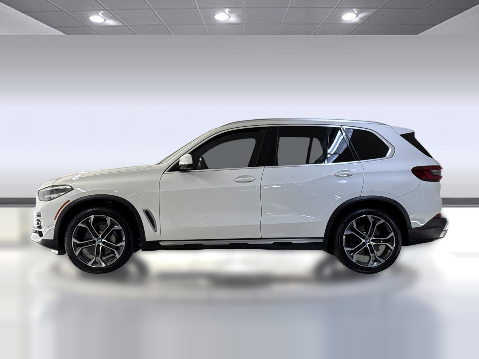 Certified 2023 BMW X5 xDrive40i w/ Parking Assistance Package AWD/4WD image 2