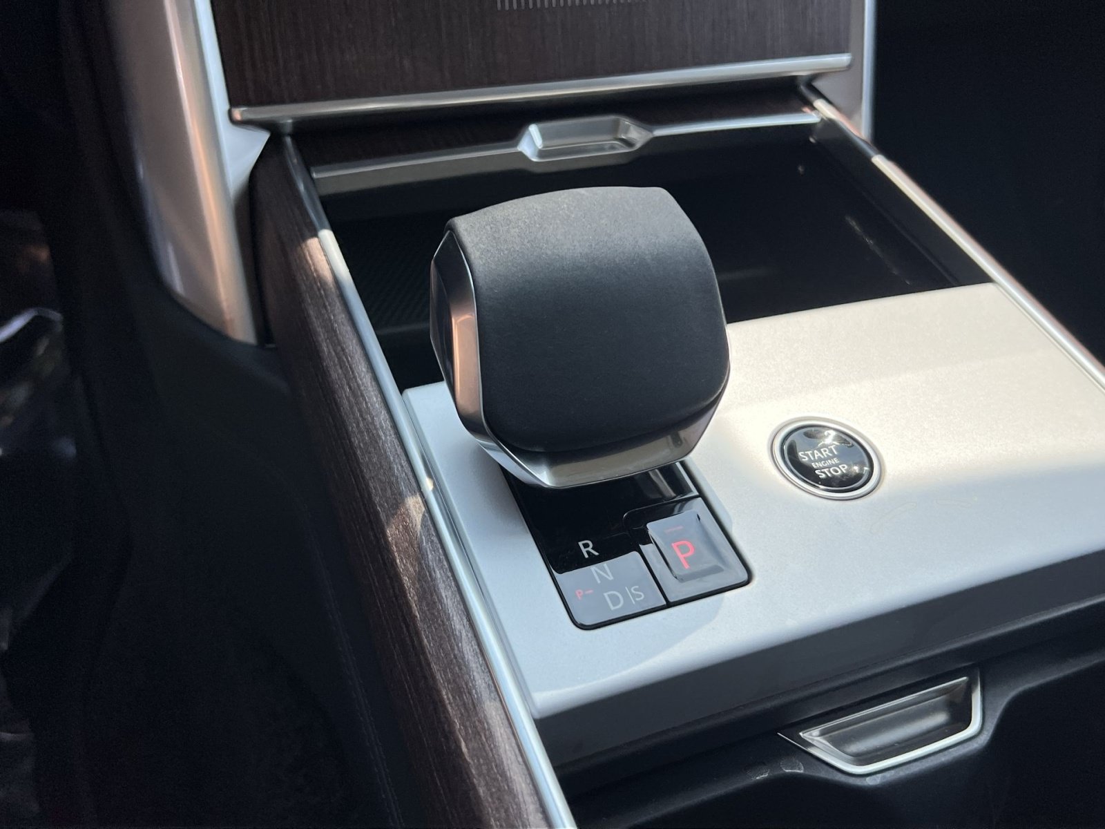 Used 2025 Land Rover Range Rover Autobiography AWD/4WD image 19