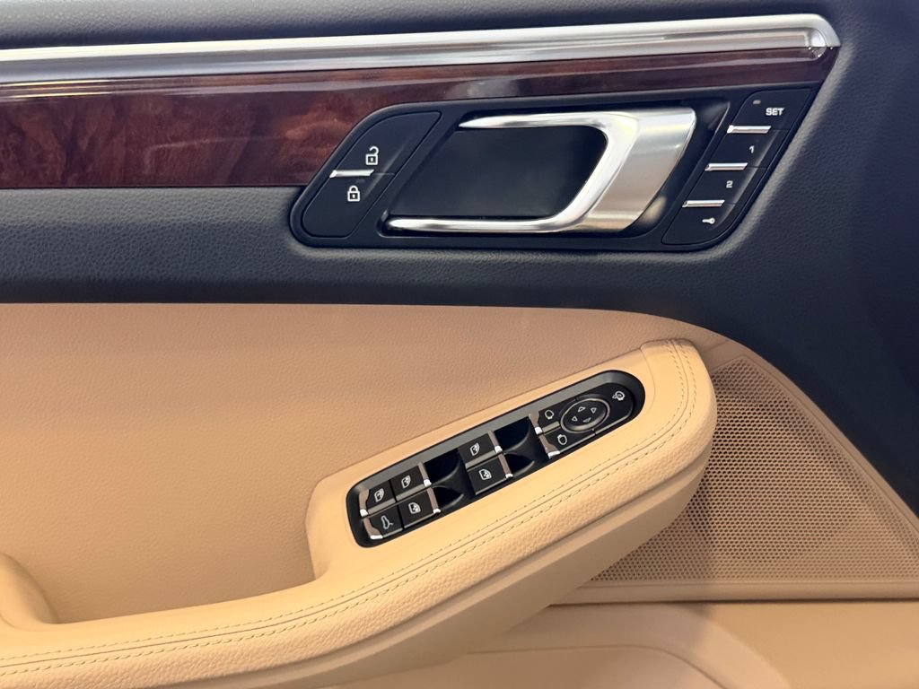 Certified 2023 Porsche Macan S AWD/4WD image 14