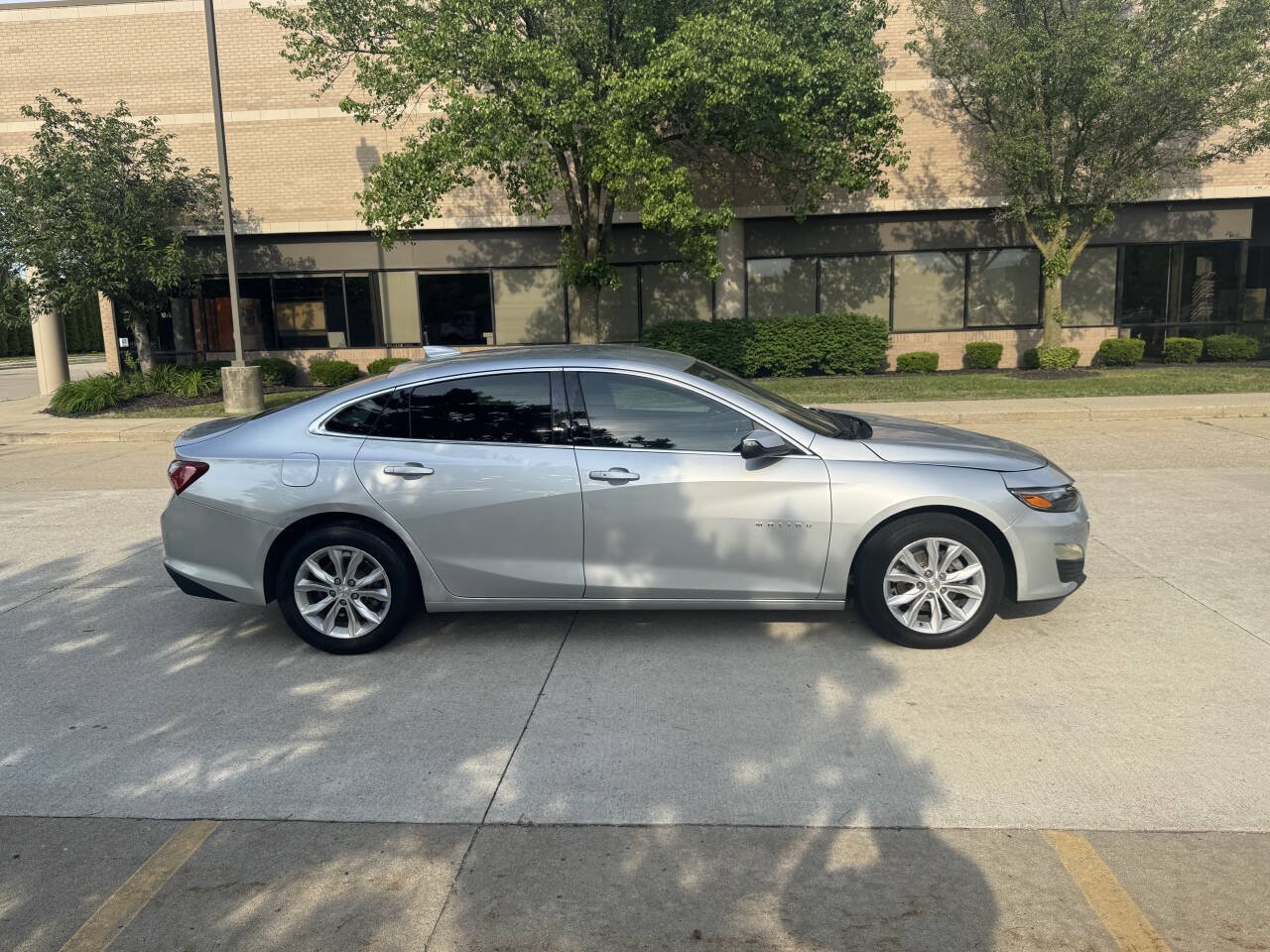 Used 2021 Chevrolet Malibu LT FWD image 7
