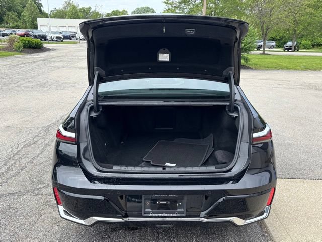 Certified 2024 BMW i7 eDrive50 w/ M Sport Package RWD image 29