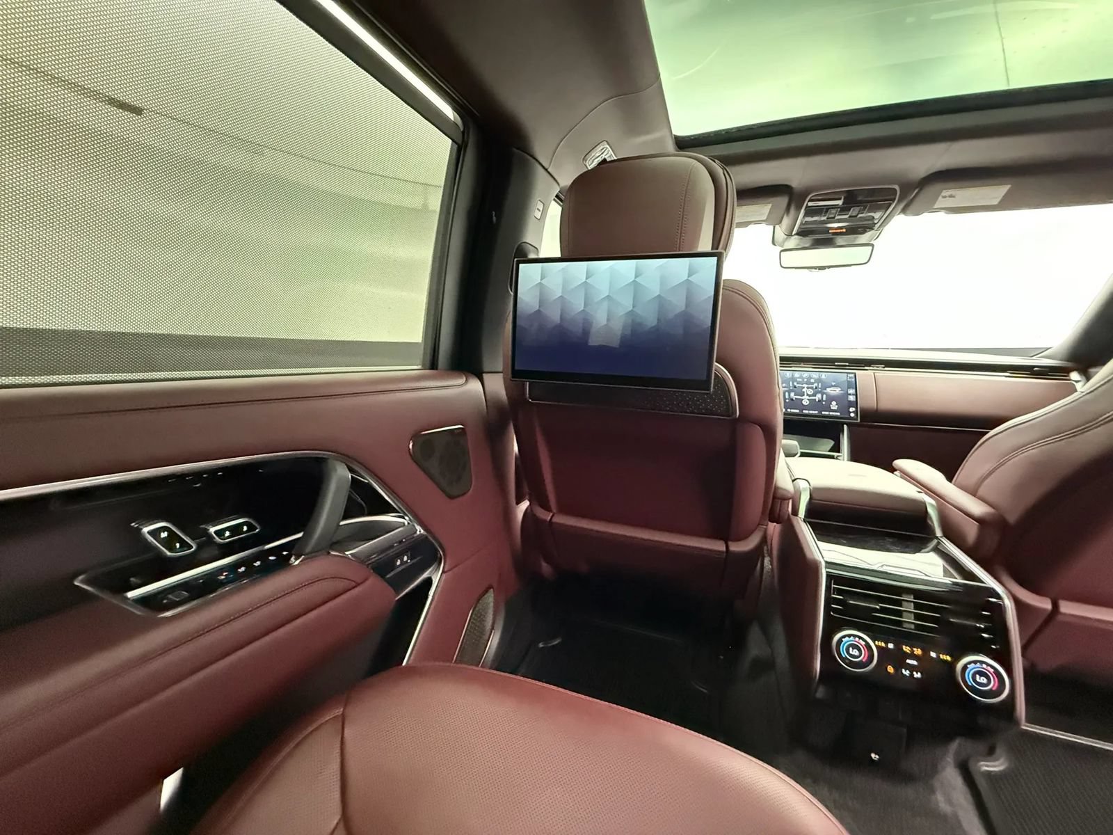 Used 2024 Land Rover Range Rover Long Wheelbase Autobiography AWD/4WD image 23