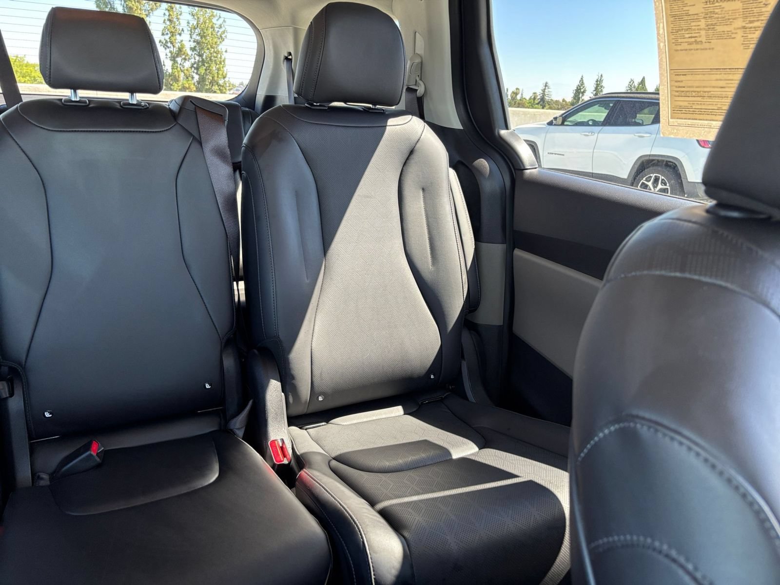 Used 2026 Kia Carnival FWD image 40