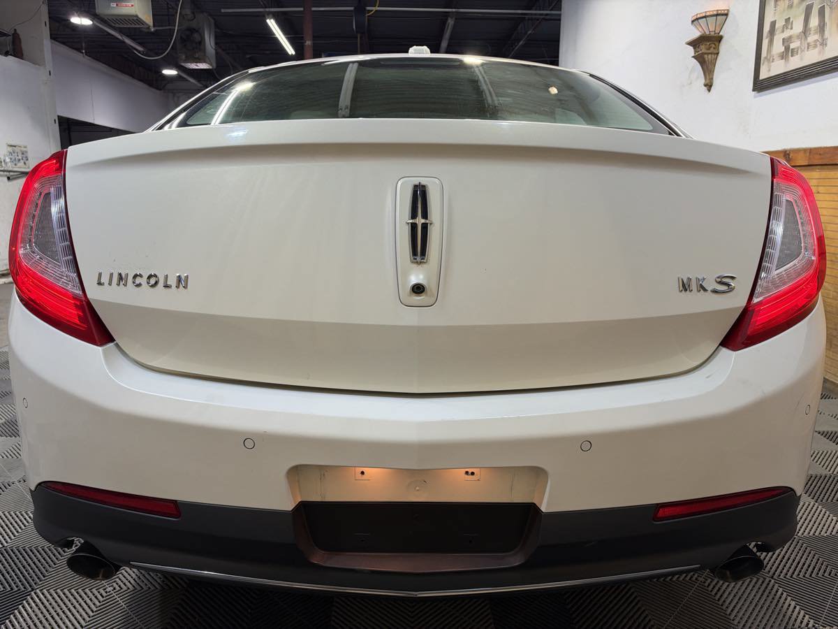 Used 2013 Lincoln MKS FWD image 4