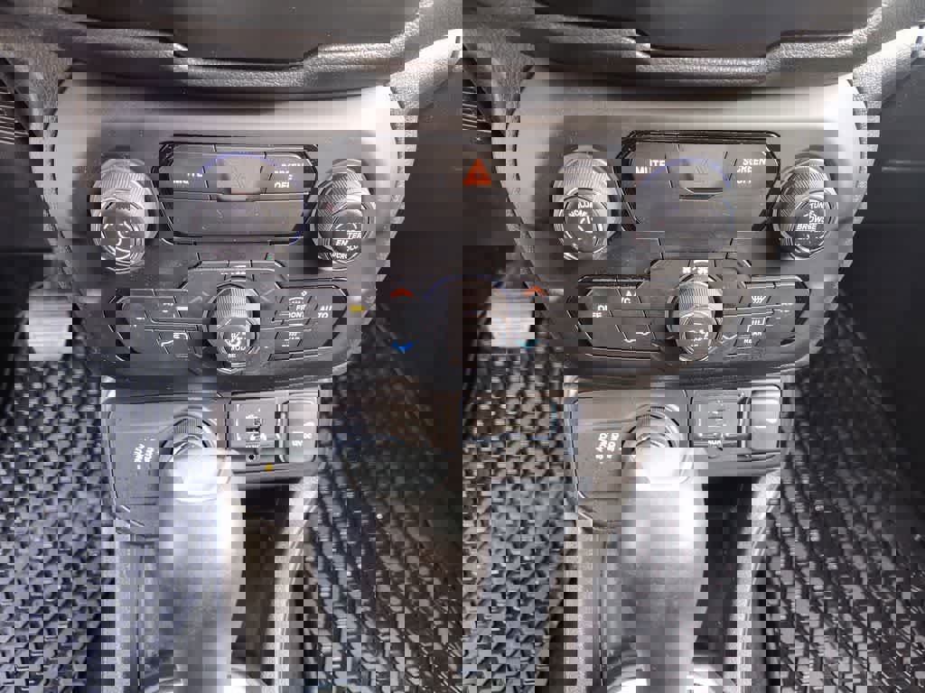 Used 2020 Jeep Renegade Altitude image 18