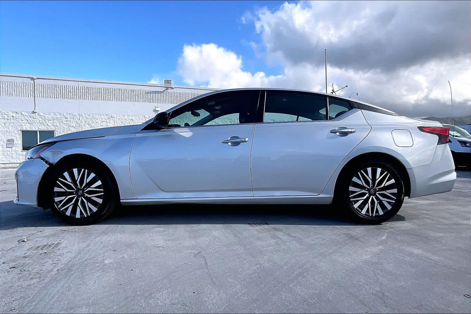 Used 2024 Nissan Altima 2.5 SV FWD image 3