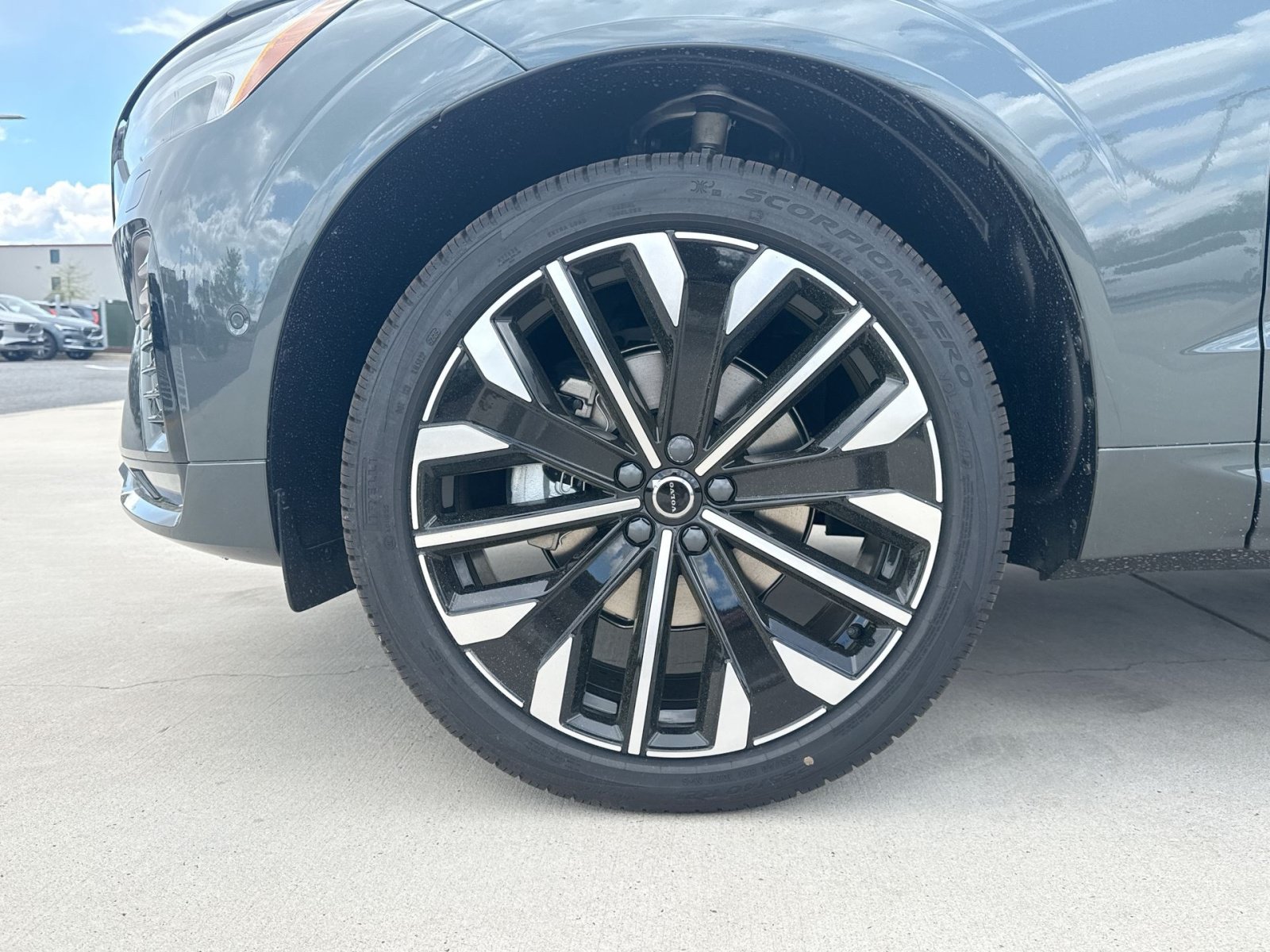 New 2026 Volvo XC60 B5 Ultra w/ Protection Package Premier AWD/4WD image 12
