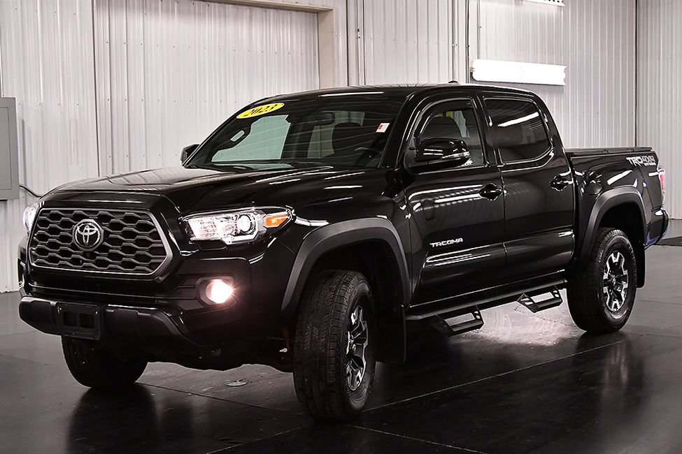 Used 2023 Toyota Tacoma TRD Off-Road w/ Advanced Technology Package AWD/4WD image 3