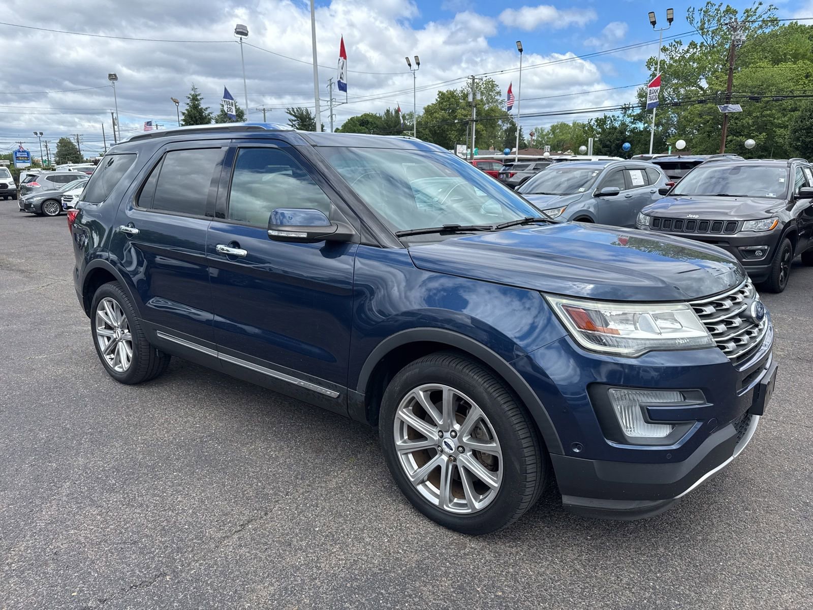 Used 2017 Ford Explorer Limited w/ Equipment Group 301A AWD/4WD image 4
