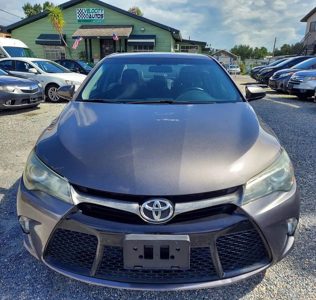 Used 2016 Toyota Camry SE image 2