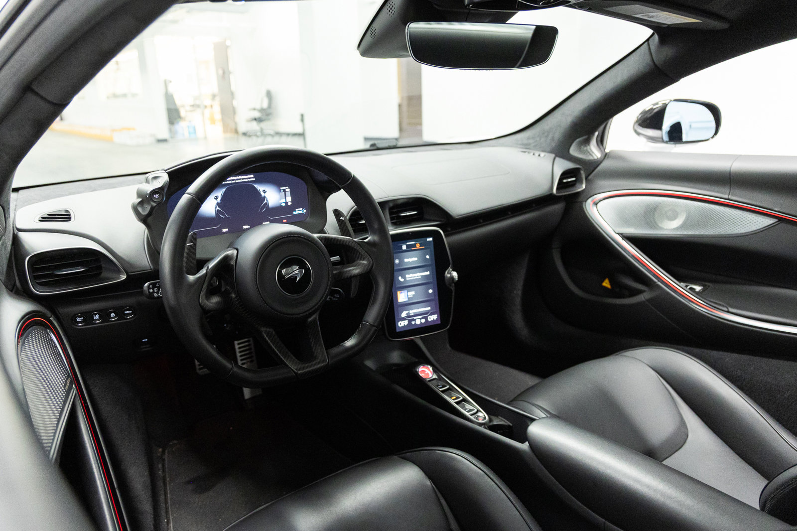 Used 2023 McLaren Artura image 32