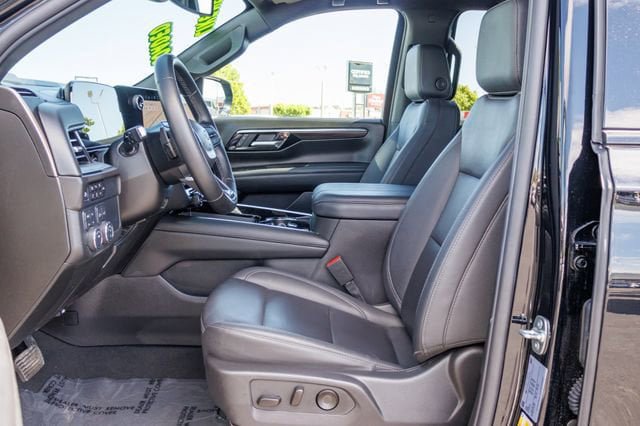 Used 2025 Chevrolet Suburban Z71 AWD/4WD image 6
