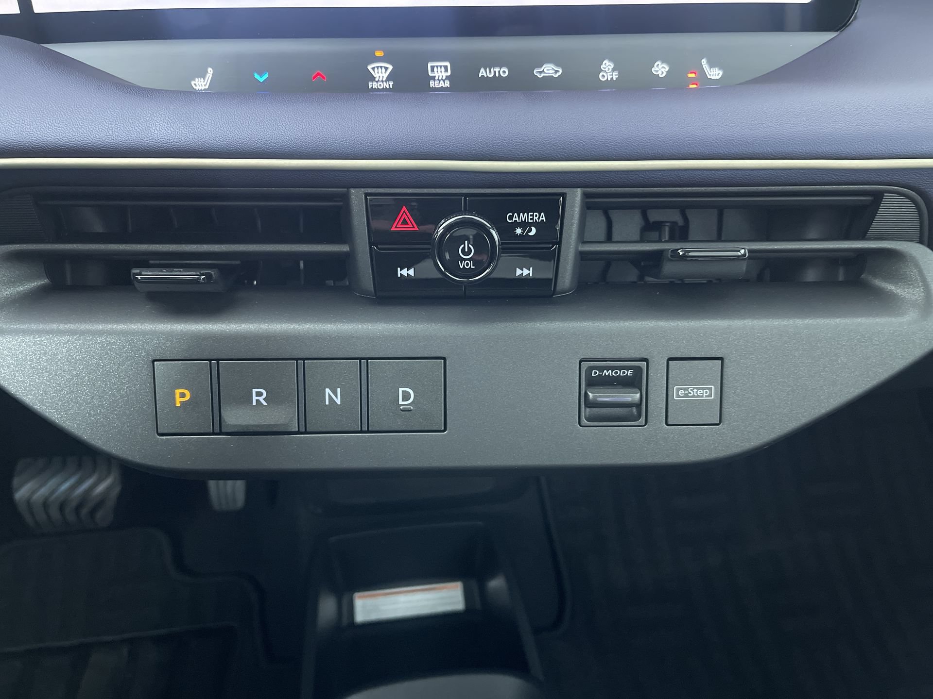 New 2026 Nissan Leaf SV+ w/ Floor Mat Package (SV+) FWD image 21