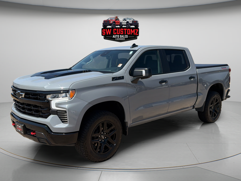 Used 2024 Chevrolet Silverado 1500 LT Trail Boss w/ Convenience Package II AWD/4WD image 3