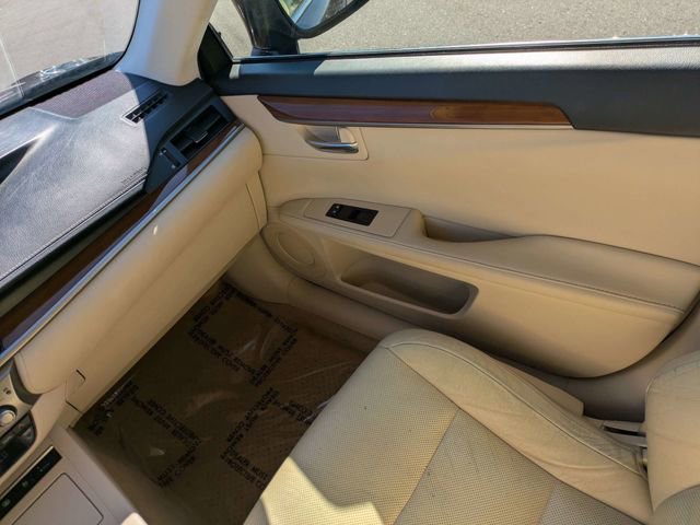 Used 2013 Lexus ES 300h w/ Luxury Pkg image 15