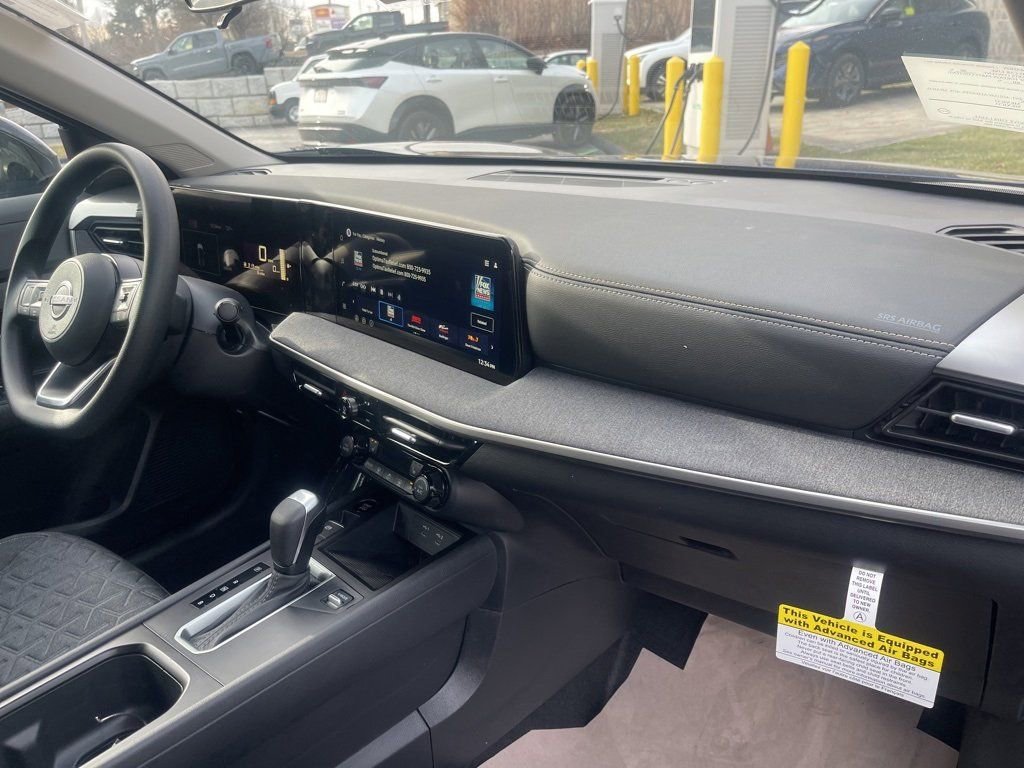 Used 2025 Nissan Kicks SV w/ SV Premium Package image 22