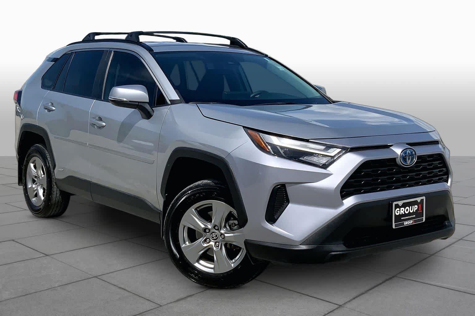 Used 2024 Toyota RAV4 XLE AWD/4WD image 2