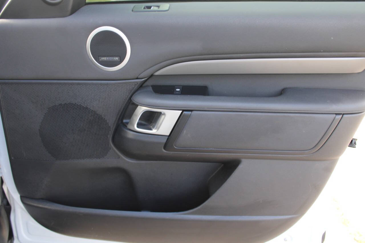 Used 2019 Land Rover Discovery SE AWD/4WD image 12
