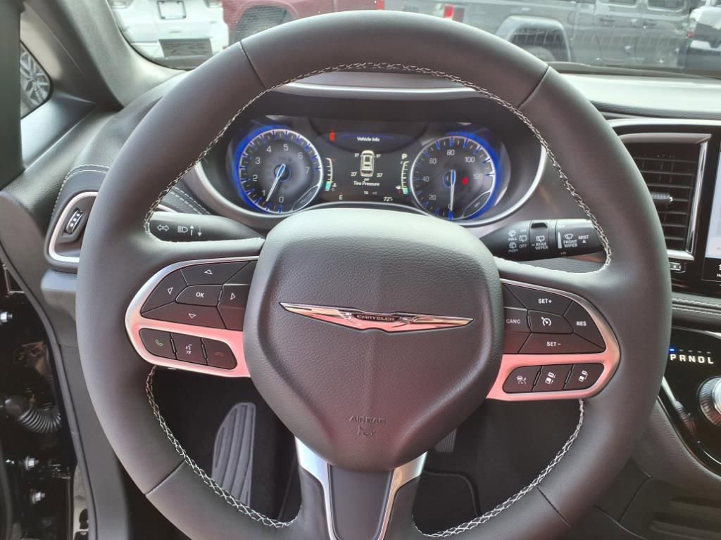 New 2026 Chrysler Pacifica Select image 10