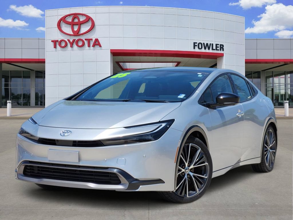 Used 2025 Toyota Prius Limited w/ Limited Premium Package FWD image 1
