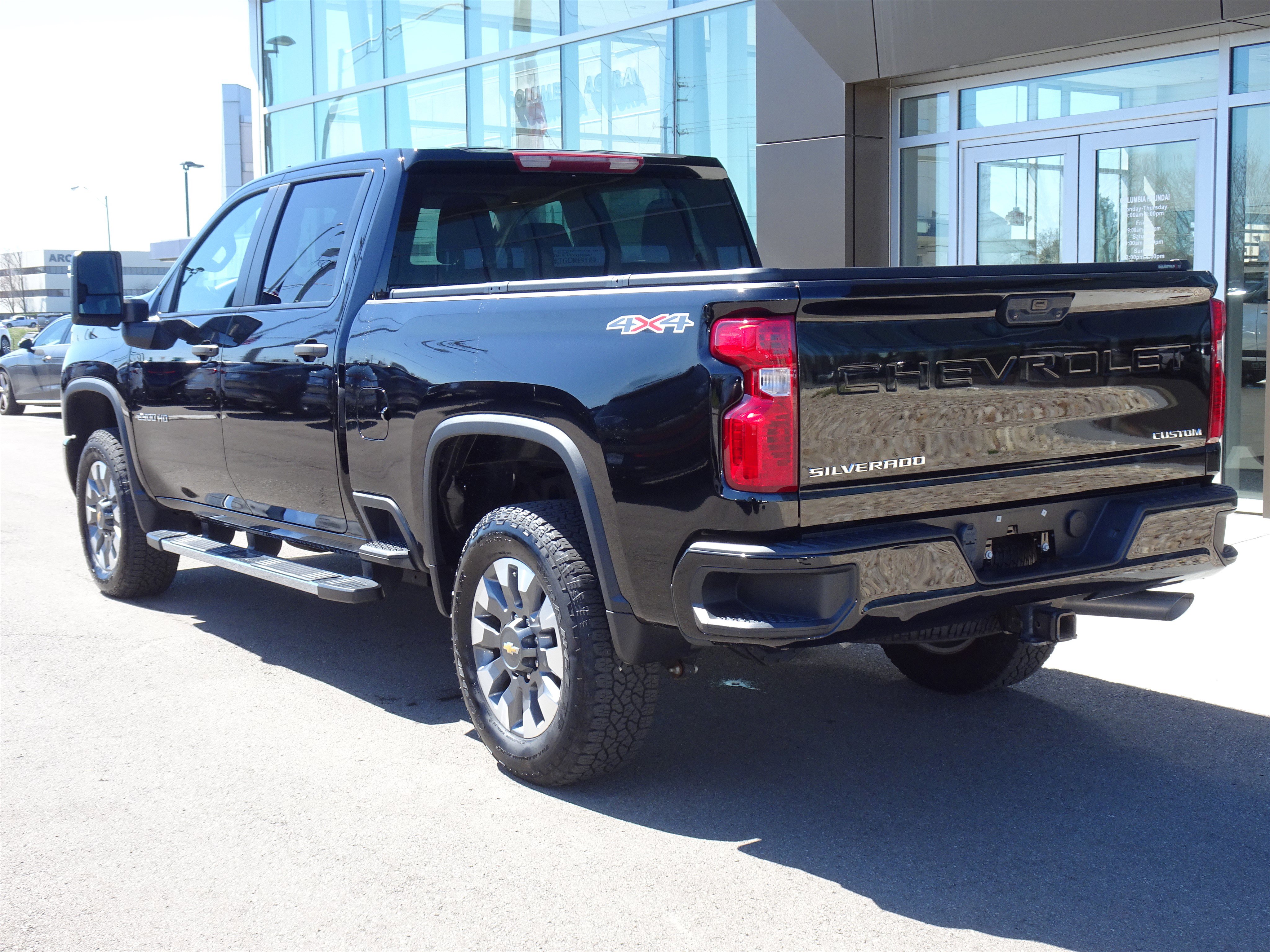 Used 2024 Chevrolet Silverado 2500 Custom w/ Custom Convenience Package image 3