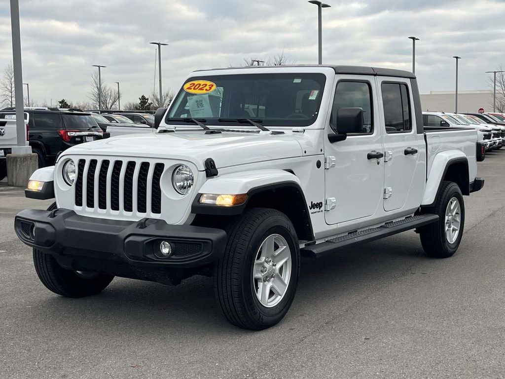 Used 2023 Jeep Gladiator Sport image 4