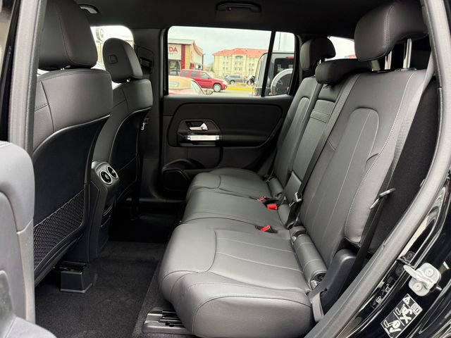 Used 2025 Mercedes-Benz GLB 250 4MATIC image 4