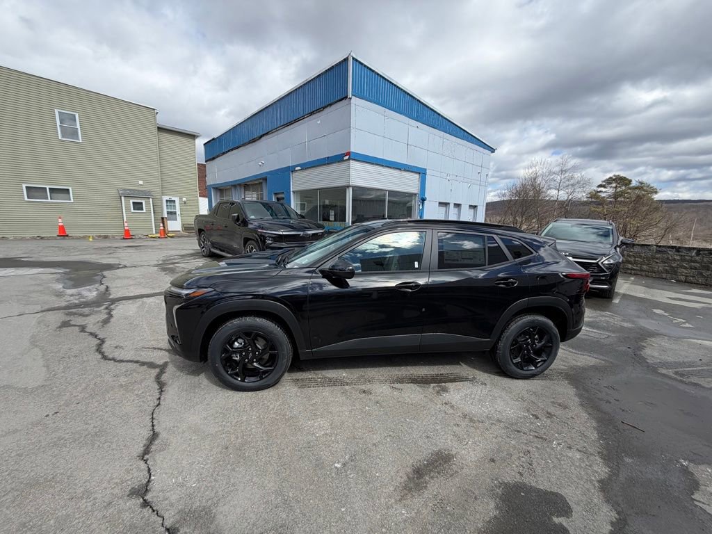 New 2026 Chevrolet Trax LT w/ Midnight Edition image 2
