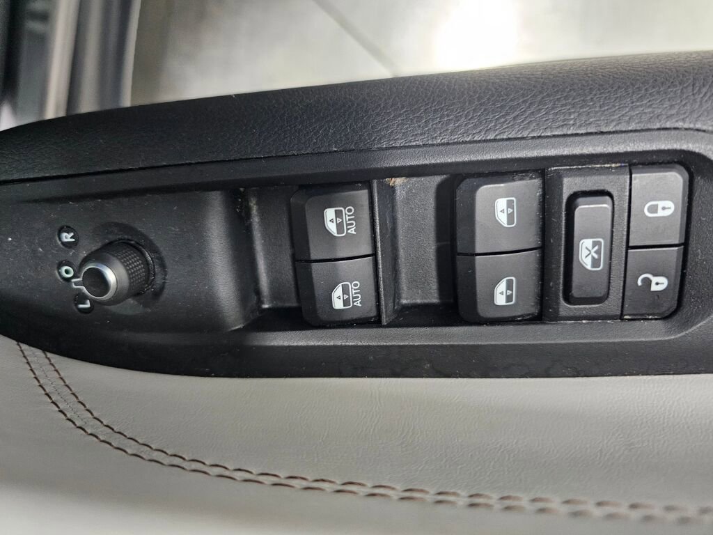 Used 2024 Jeep Compass Limited image 30