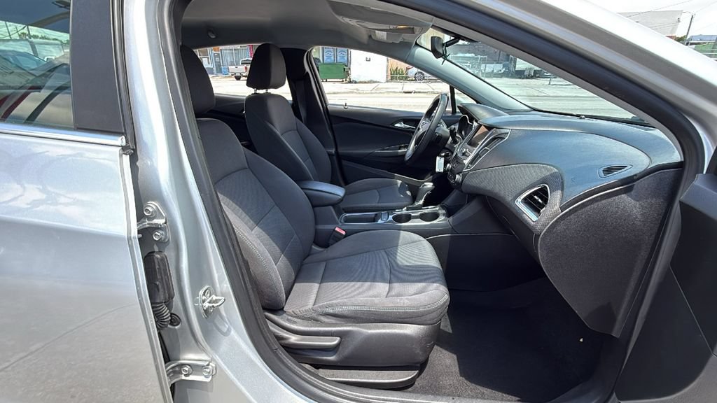 Used 2019 Chevrolet Cruze LT w/ LT Fleet Convenience Package FWD image 40