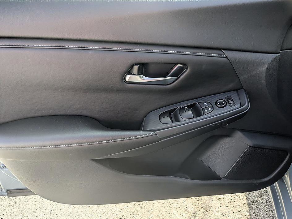 Used 2025 Nissan Sentra SV image 12