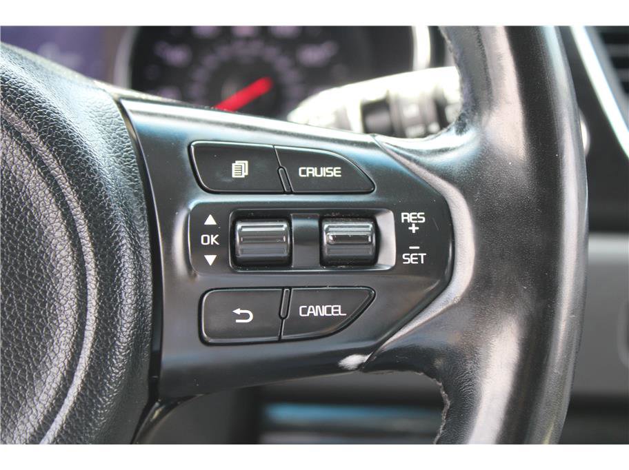 Used 2017 Kia Sedona LX w/ LX Essentials Premium Package FWD image 18