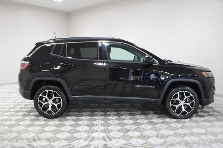 Used 2024 Jeep Compass Limited AWD/4WD image 12