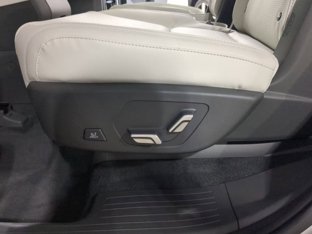 Used 2025 Hyundai Santa Fe Calligraphy image 37