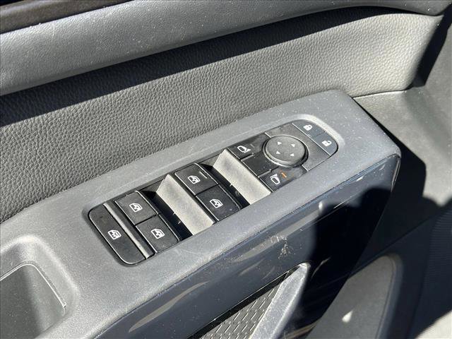 Used 2024 Nissan Pathfinder SV image 18