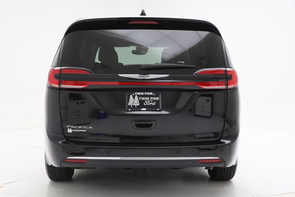 Used 2025 Chrysler Pacifica Select FWD image 7