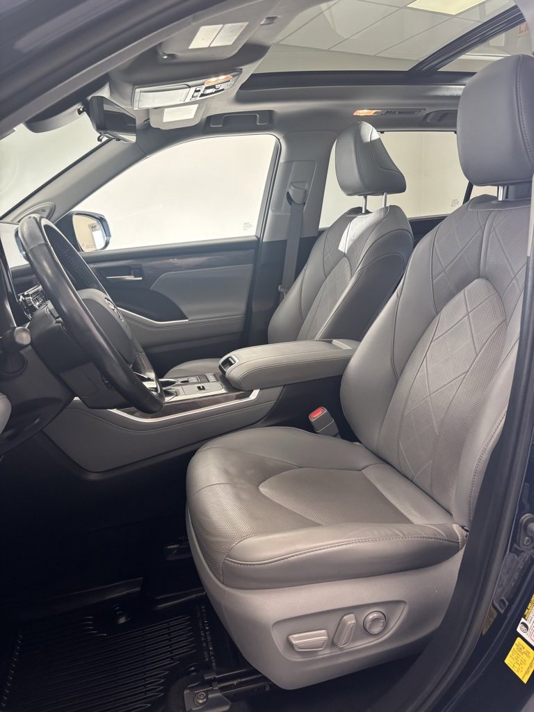 Certified 2021 Toyota Highlander Platinum image 13