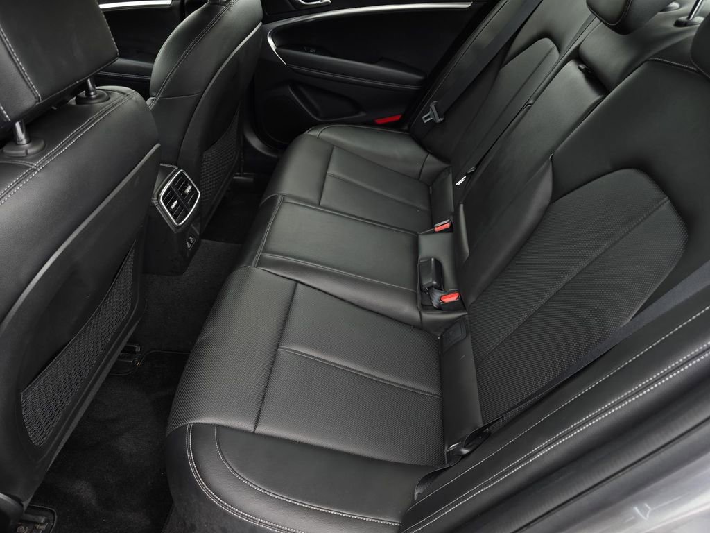 Used 2025 Genesis G70 2.5T RWD image 25