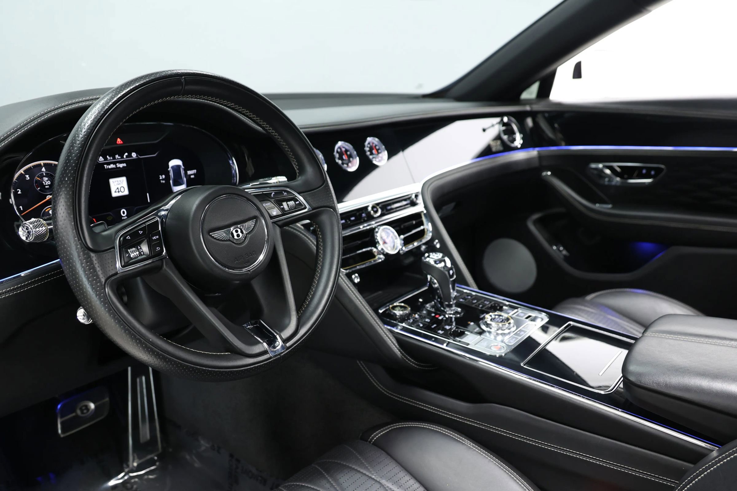 Used 2020 Bentley Flying Spur W12 image 2