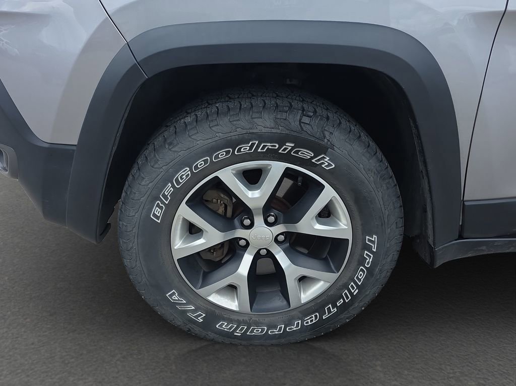 Used 2018 Jeep Cherokee Trailhawk w/ Comfort/Convenience Group AWD/4WD image 4