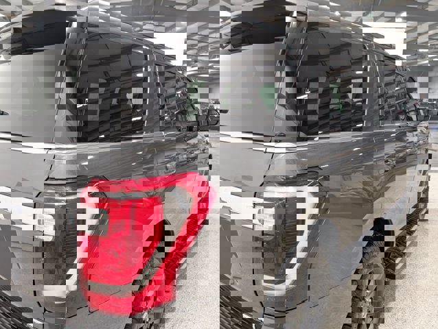 Used 2020 Ford Expedition XLT w/ FX4 Off-Road Package image 3